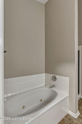 8305 Adams Run Rd, Louisville, KY 40228