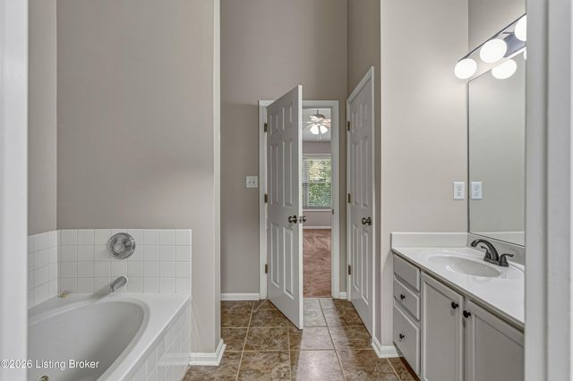8305 Adams Run Rd, Louisville, KY 40228