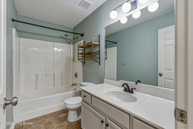 8305 Adams Run Rd, Louisville, KY 40228
