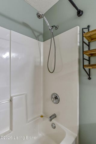 8305 Adams Run Rd, Louisville, KY 40228
