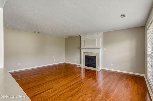 8305 Adams Run Rd, Louisville, KY 40228