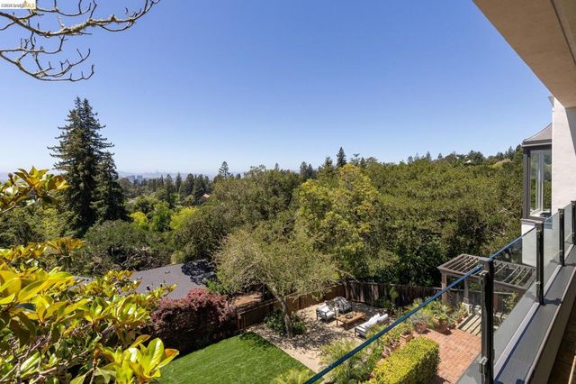 110 Somerset Rd, Piedmont, CA 94611