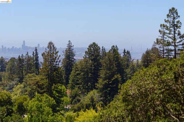 110 Somerset Rd, Piedmont, CA 94611