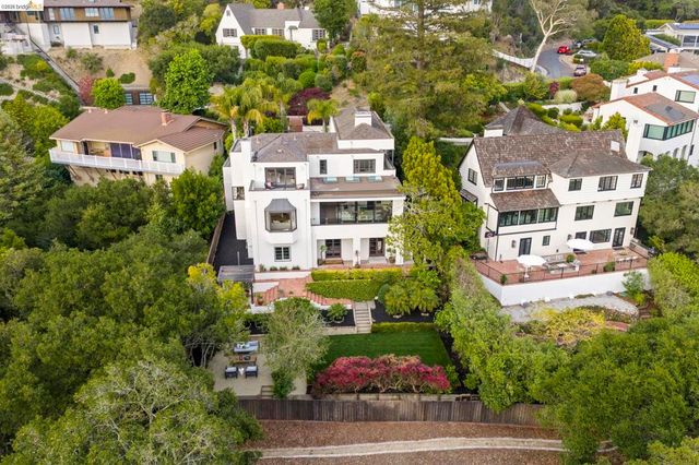 110 Somerset Rd, Piedmont, CA 94611
