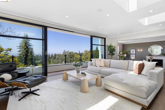 110 Somerset Rd, Piedmont, CA 94611