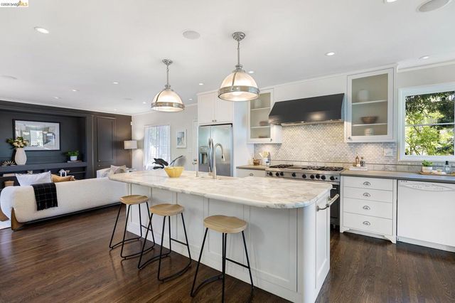 110 Somerset Rd, Piedmont, CA 94611