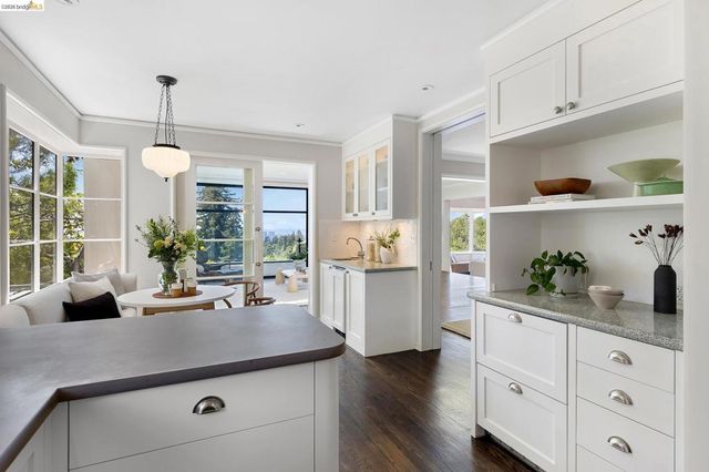 110 Somerset Rd, Piedmont, CA 94611