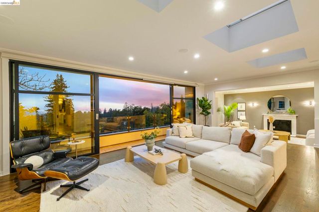 110 Somerset Rd, Piedmont, CA 94611