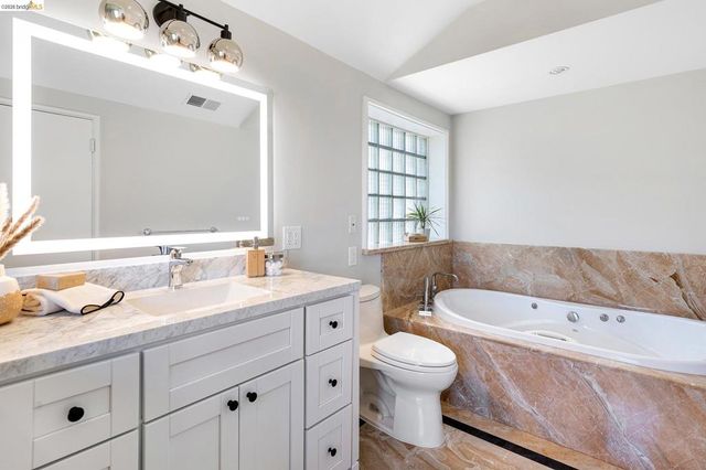 110 Somerset Rd, Piedmont, CA 94611
