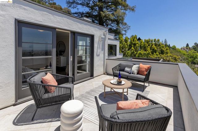 110 Somerset Rd, Piedmont, CA 94611