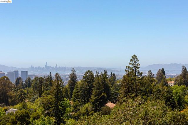 110 Somerset Rd, Piedmont, CA 94611
