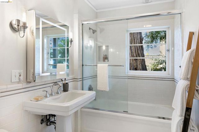 110 Somerset Rd, Piedmont, CA 94611
