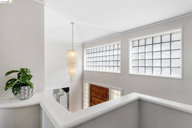 110 Somerset Rd, Piedmont, CA 94611