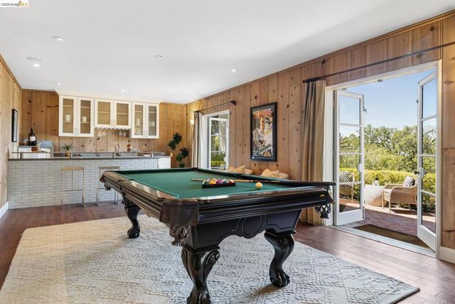 110 Somerset Rd, Piedmont, CA 94611