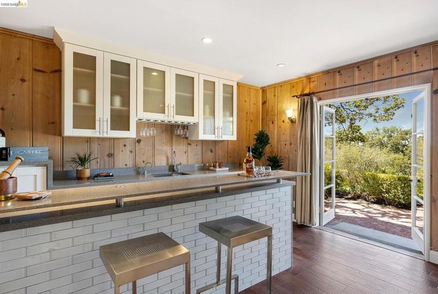 110 Somerset Rd, Piedmont, CA 94611