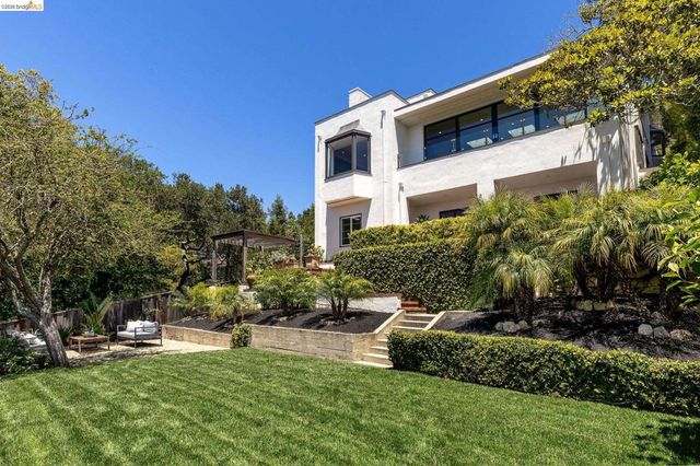 110 Somerset Rd, Piedmont, CA 94611