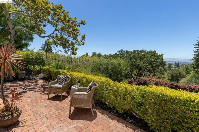 110 Somerset Rd, Piedmont, CA 94611