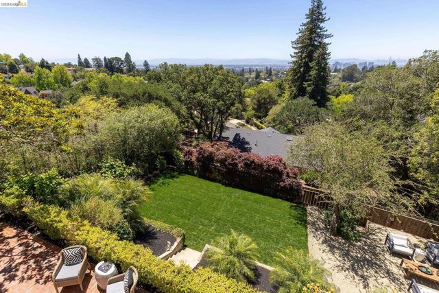 110 Somerset Rd, Piedmont, CA 94611