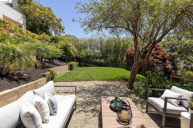 110 Somerset Rd, Piedmont, CA 94611