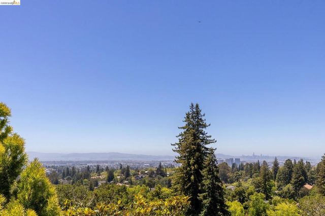 110 Somerset Rd, Piedmont, CA 94611