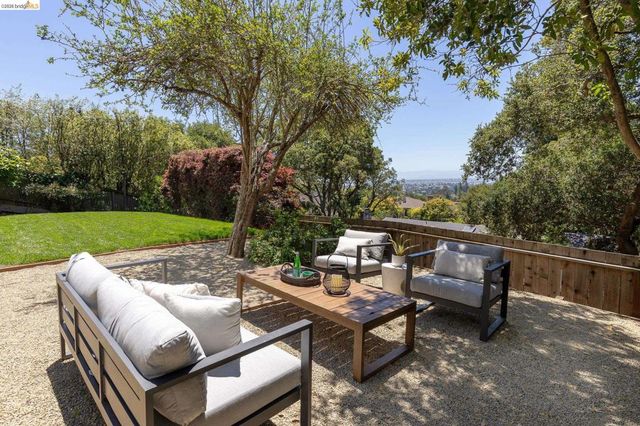 110 Somerset Rd, Piedmont, CA 94611