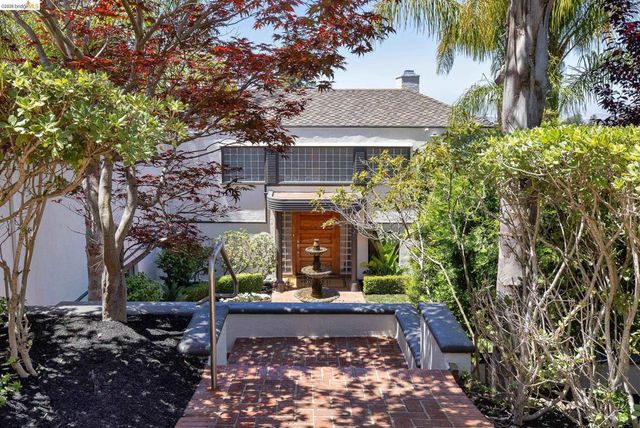 110 Somerset Rd, Piedmont, CA 94611
