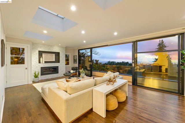 110 Somerset Rd, Piedmont, CA 94611