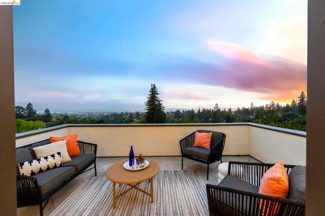 110 Somerset Rd, Piedmont, CA 94611