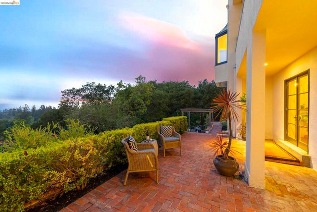 110 Somerset Rd, Piedmont, CA 94611