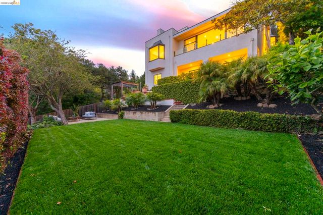 110 Somerset Rd, Piedmont, CA 94611