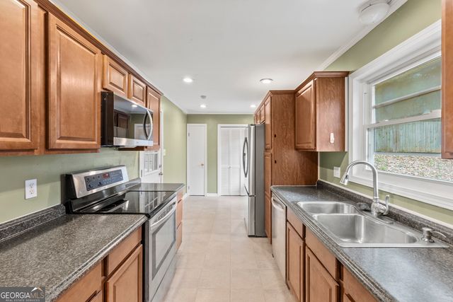 108 Woodsdale Drive, Warner Robins, GA 31088