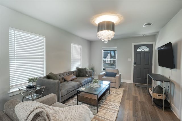 1015 East 27th Street, Bryan, TX 77803