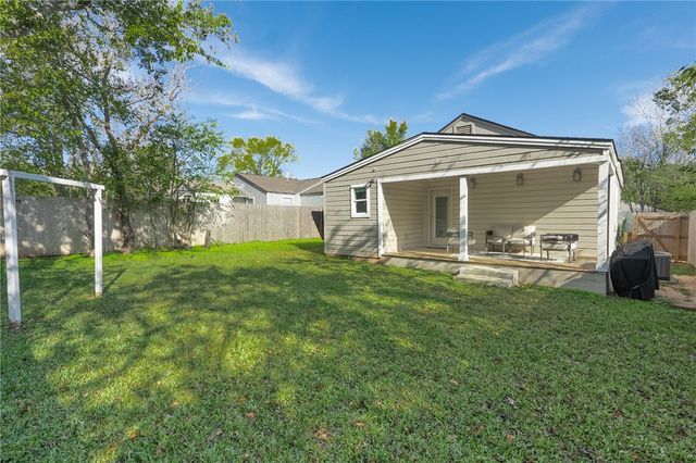 1015 East 27th Street, Bryan, TX 77803