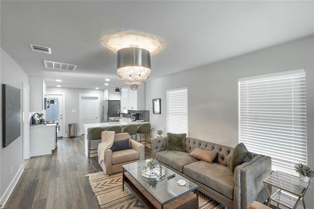 1015 East 27th Street, Bryan, TX 77803