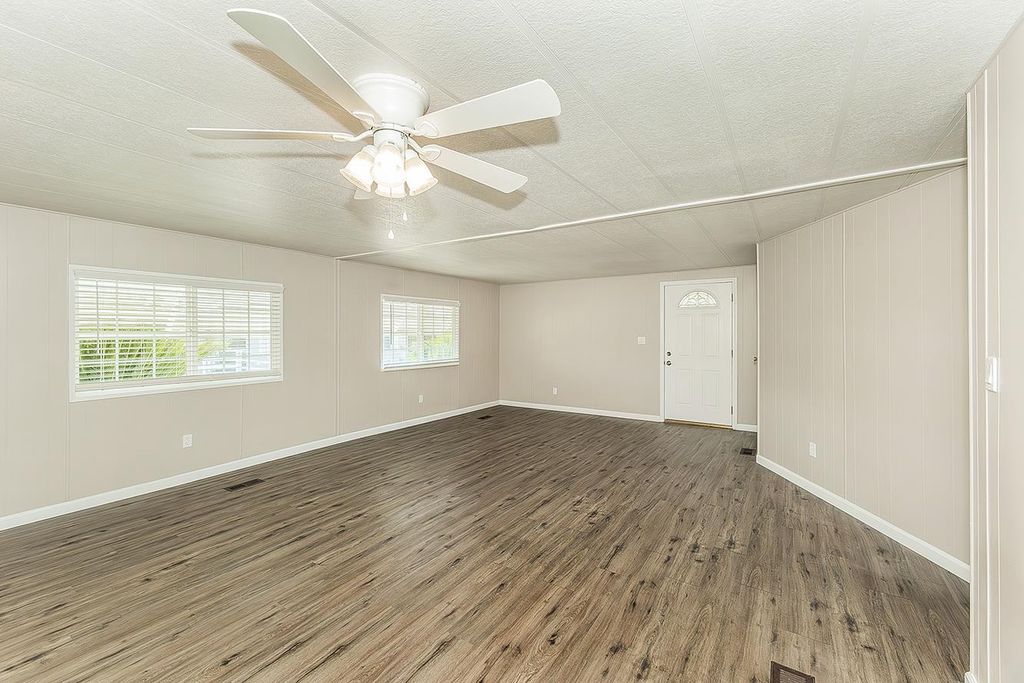 Image 10 of property listing at 371 Bethel Avenue # 74, Sanger, CA 93657