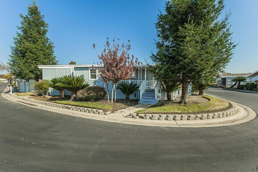 Image 2 of property listing at 371 Bethel Avenue # 74, Sanger, CA 93657
