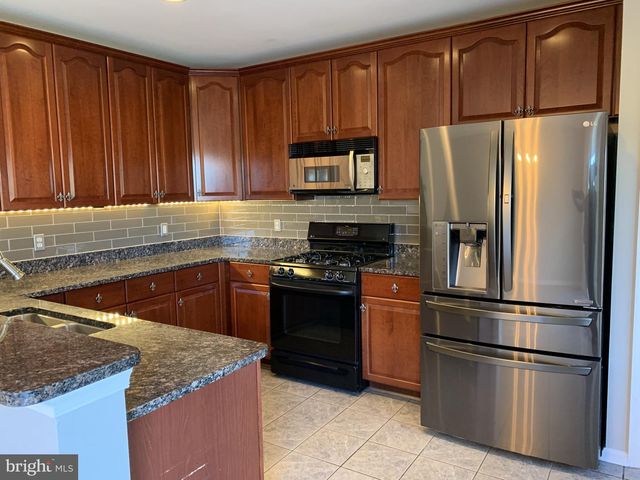 3384 GOVERNORS CREST CT, Alexandria, VA 22310