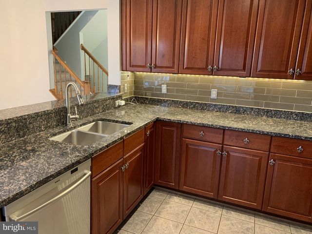 3384 GOVERNORS CREST CT, Alexandria, VA 22310