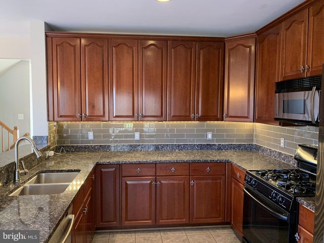 3384 GOVERNORS CREST CT, Alexandria, VA 22310
