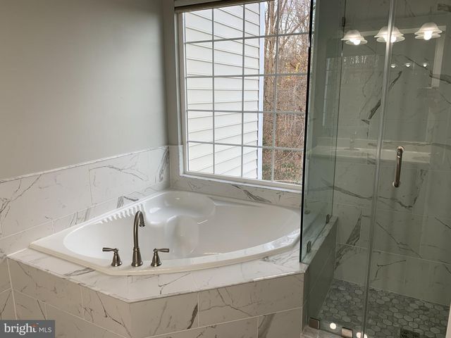 3384 GOVERNORS CREST CT, Alexandria, VA 22310