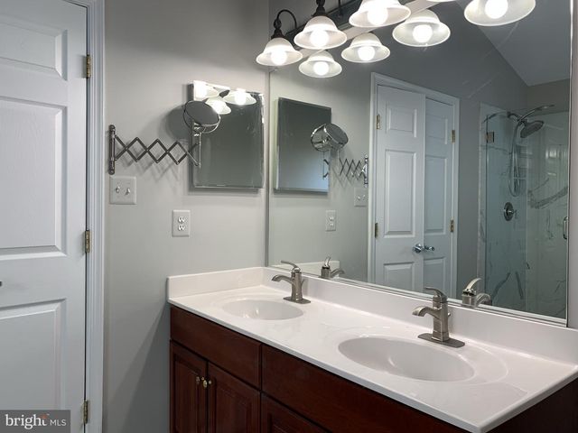 3384 GOVERNORS CREST CT, Alexandria, VA 22310