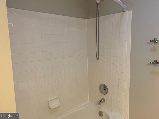 3384 GOVERNORS CREST CT, Alexandria, VA 22310