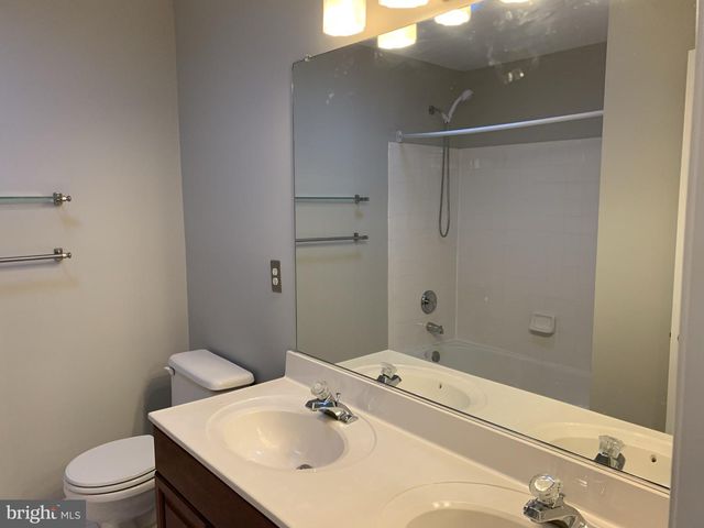3384 GOVERNORS CREST CT, Alexandria, VA 22310