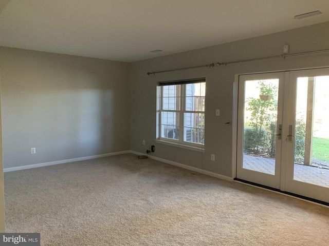 3384 GOVERNORS CREST CT, Alexandria, VA 22310