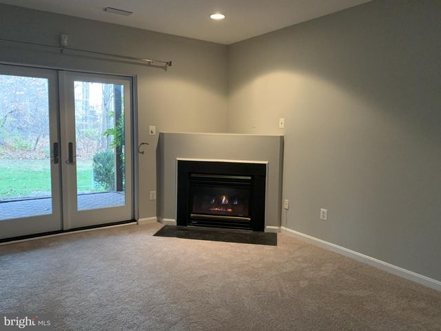 3384 GOVERNORS CREST CT, Alexandria, VA 22310