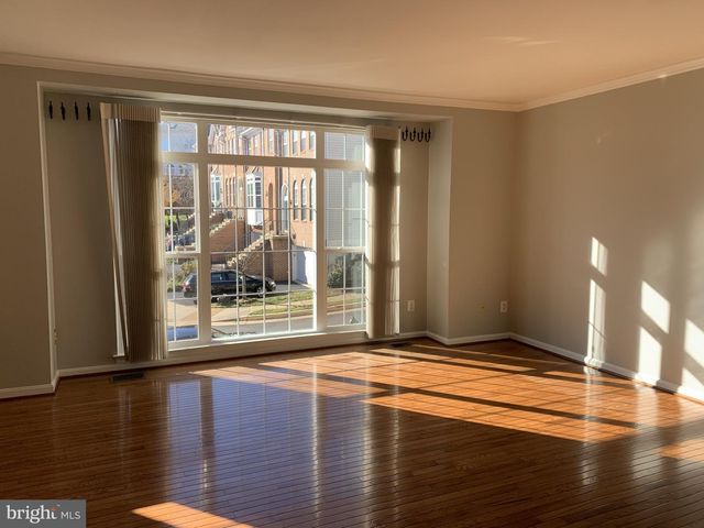 3384 GOVERNORS CREST CT, Alexandria, VA 22310