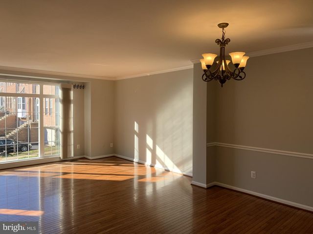 3384 GOVERNORS CREST CT, Alexandria, VA 22310