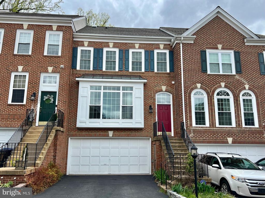 3384 GOVERNORS CREST CT, Alexandria, VA 22310