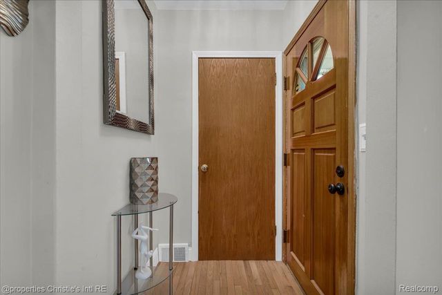 27524 Gail Drive, Warren, MI 48093