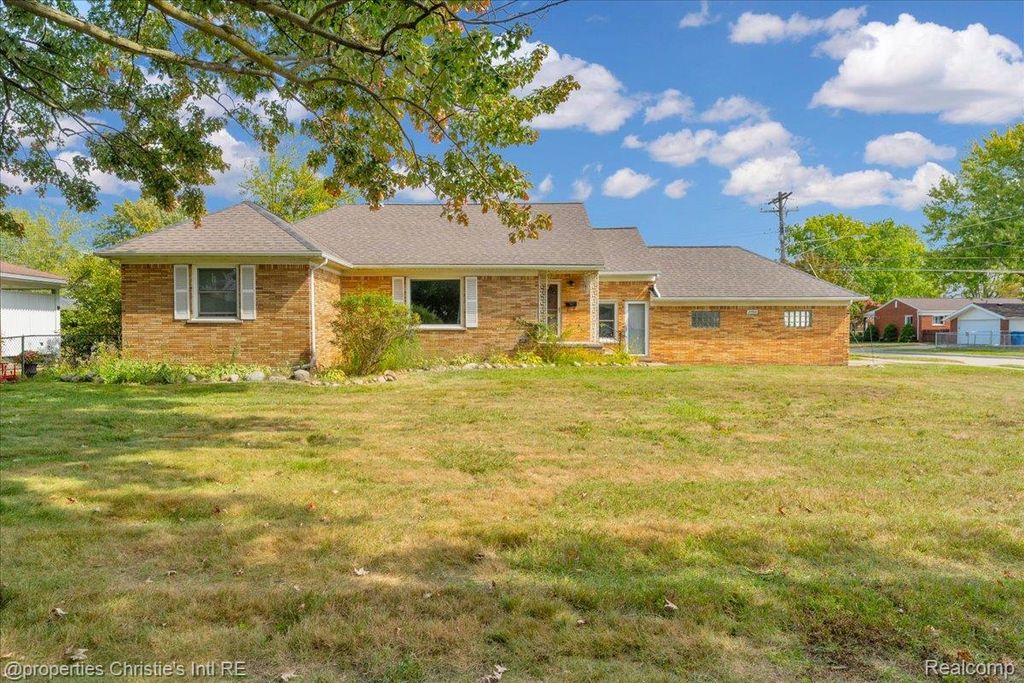 27524 Gail Drive, Warren, MI 48093